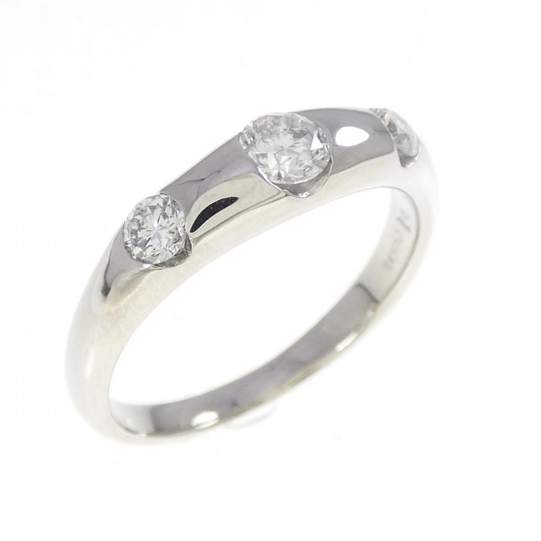 PT900 DIAMOND RING: PT900 Diamond Ring Brand: Unbranded Type: Ring Material: Platinum 900, Main Stone/Creation Natural Color: eplatinum Size: 8US Accessories: None Accessories Notice: When purchasing pre-owne