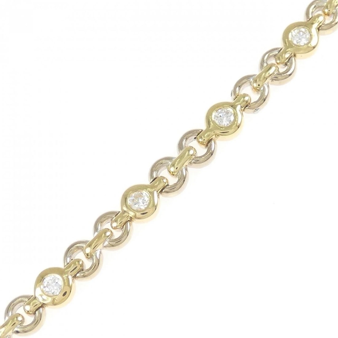 750YG/750WG DIAMOND BRACELET: 750YG/750WG diamond bracelet Brand: Unbranded Type: Diamond Bure Rubbed T Material: 18K yG,WG, Main Stone/Creation Natural Color: YG,wG Size: Actual Size Max width approx.: 5.1mm Accessories: