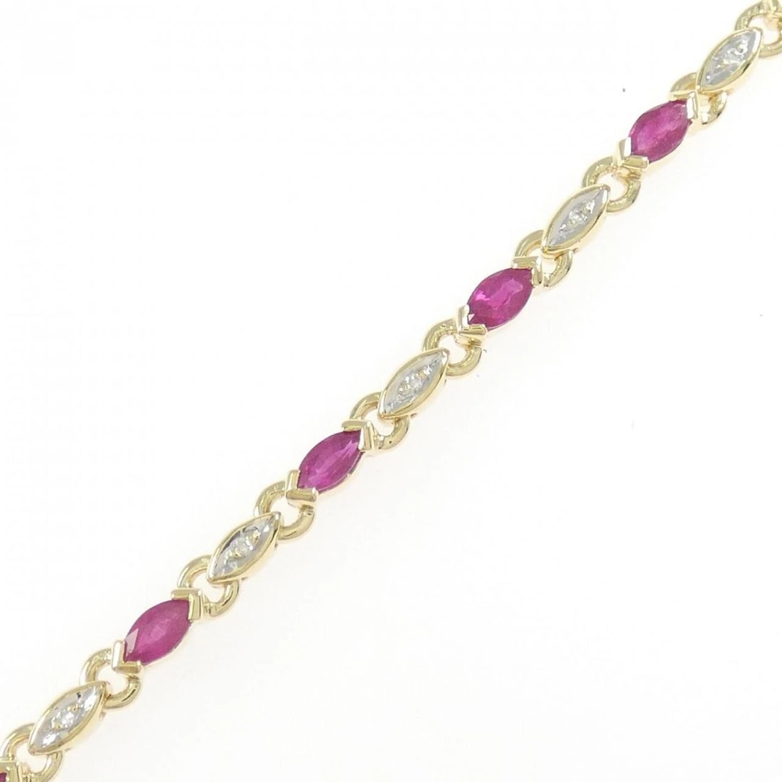 750YG 750WG RUBY BRACELET: 750YG 750WG Ruby Bracelet Brand: Unbranded Type: Bracelet Material: 750 Yellow Gold 750 White Gold, Main Stone/Creation ruby Color: yellow gold Size: 18cm ActualSize Max W: 2.9mm Accessories: Non