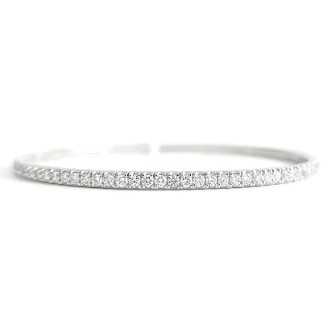 ROUND DIAMOND BANGLE BRACELET 14K WHITE GOLD: Round Diamond Bangle Bracelet 14K White Gold Brand: Unbranded Type: Bracelet Material: 14K White Gold, Main Stone/Creation Natural Color: Gold Size: Length: 6.5 inches Width: 2.8 mm Accessories: