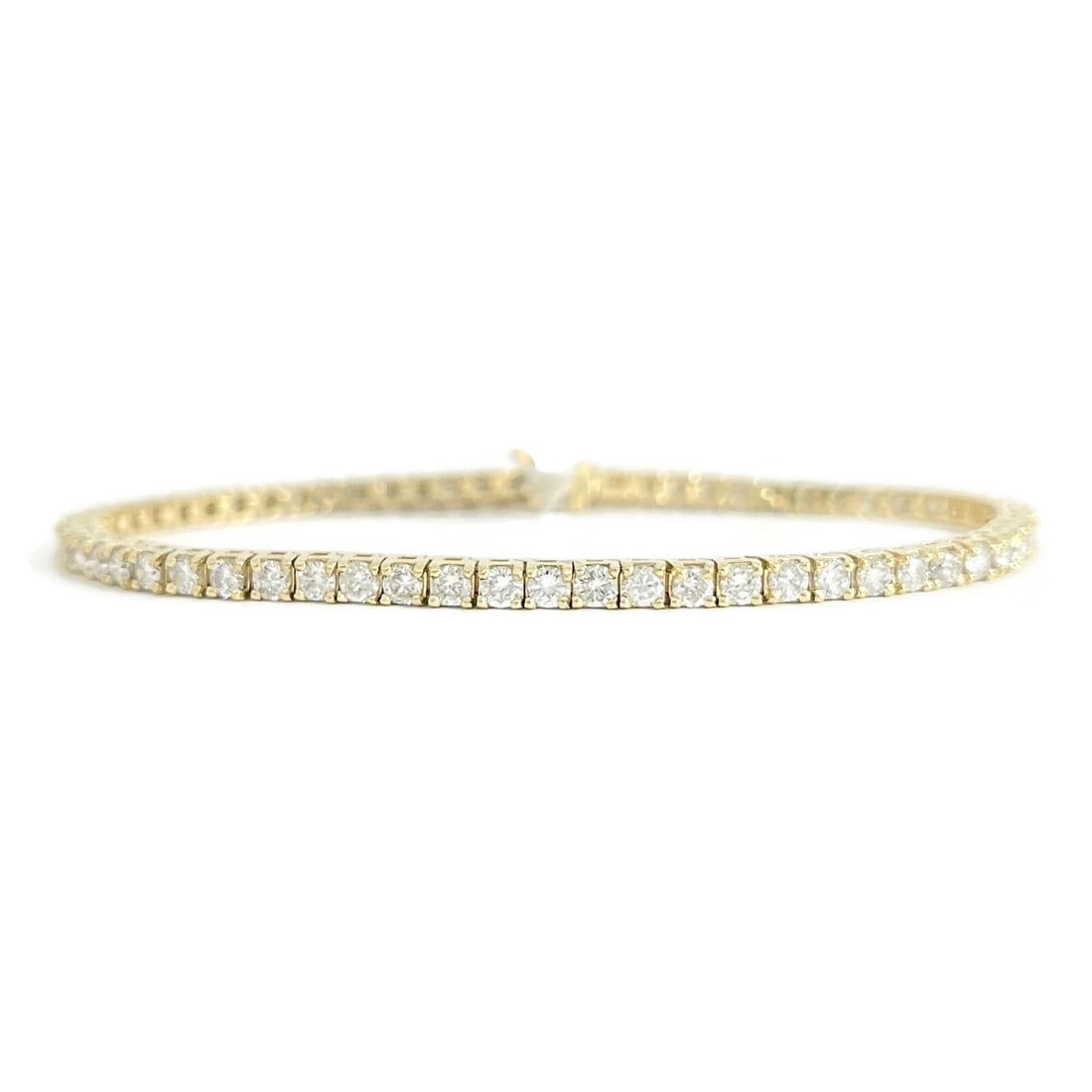 ROUND DIAMOND TENNIS BRACELET 14K YELLOW GOLD: Round Diamond Tennis Bracelet 14K Yellow Gold Brand: Unbranded Type: Bracelet Material: 14K Yellow Gold, Main Stone/Creation Natural Color: Gold Size: Length: 8 inches Width: 3.2 mm Accessories: