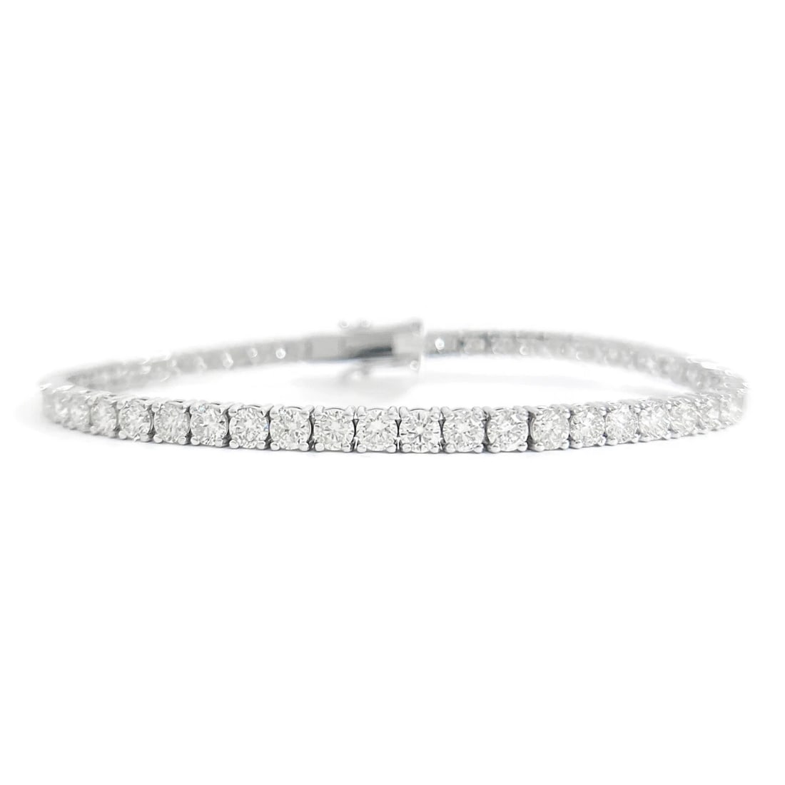 ROUND DIAMOND TENNIS BRACELET 14K WHITE GOLD: Round Diamond Tennis Bracelet 14K White Gold Brand: Unbranded Type: Bracelet Material: 14K White Gold, Main Stone/Creation Natural Color: Silver Size: Length: 7 inches Width: 3.6 mm 