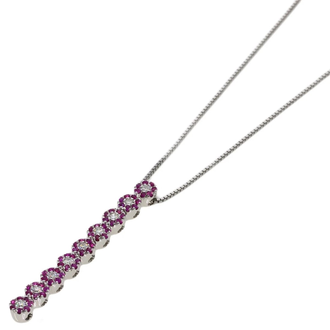 DAMIANI FLOWER MOTIF SAPPHIRE DIAMOND NECKLACE: Damiani Flower Motif Sapphire Diamond Necklace Brand: Damiani Type: Necklace Material: K18 White Gold, Color: Exterior Color Silver Size: Chain Length:19.7inch/50cm Chain Width:0.3inch/0.8mm