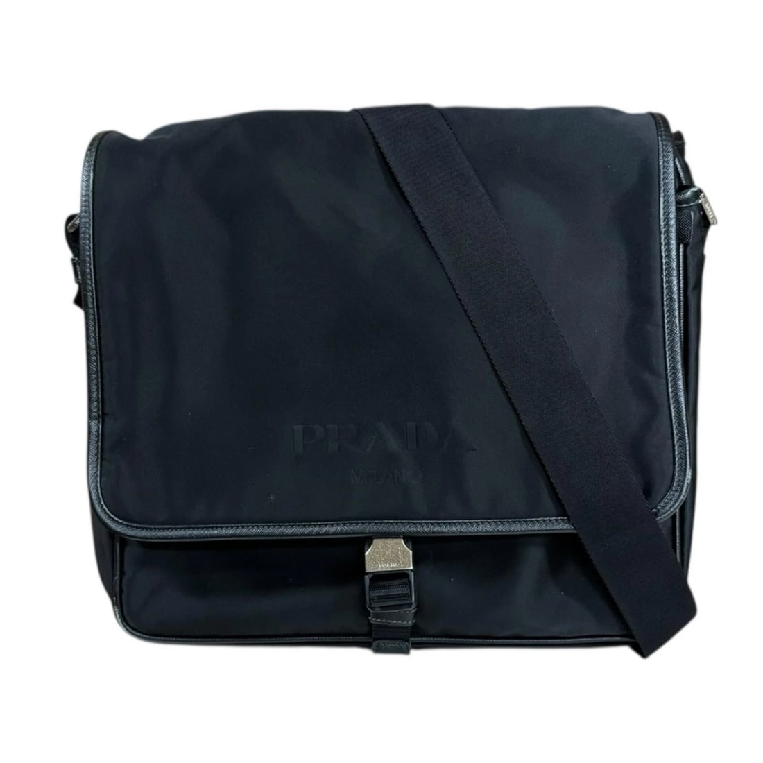 PRADA SHOULDER BAG CROSS BODY NYLON MESSENGER BAG SHOULDER BAG: PRADA Shoulder Bag Cross Body Nylon Messenger bag Shoulder Bag Brand: PRADA Type: Shoulder Bag Material: Exterior Material Nylon Color: black Size: W12.2 x H10.6 x D4.7inch Shoulder:29.1inch 