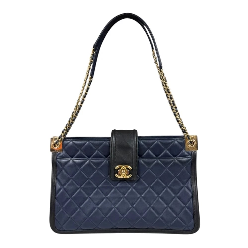 CHANEL SHOULDER BAG LAMBSKIN CHAIN SHOULDER BAG: CHANEL Shoulder Bag lambskin Chain Shoulder Bag Brand: CHANEL Type: Shoulder Bag Material: Exterior Material lambskin Color: Navy / black Size: W11.8 x H7.7 x D3.5inch Shoulder:23.2inch 
