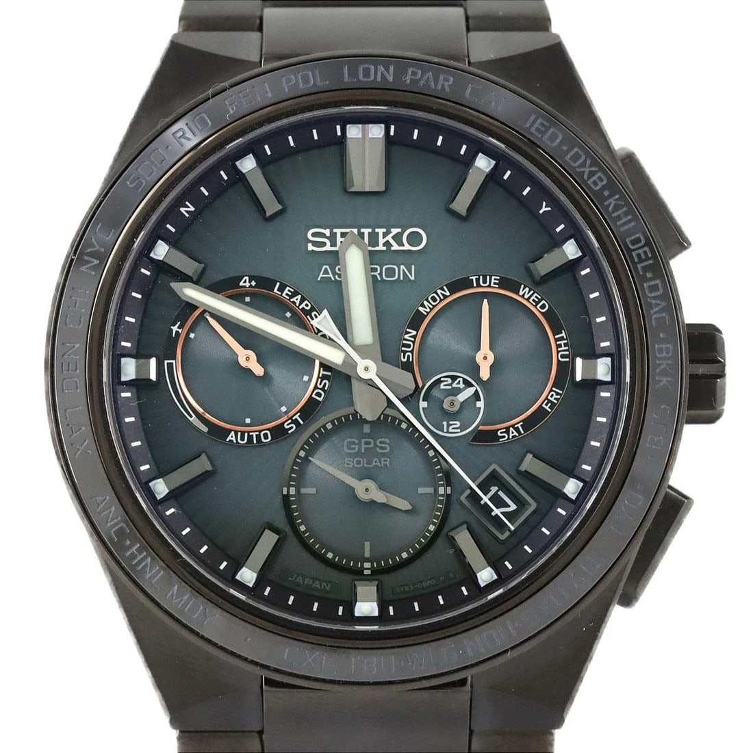 SEIKO ASTRON RADIO WATCH: Seiko Astron Radio Watch Brand: SEIKO Type: Wrist watch Material: Case: Titanium Bracelet: Titanium Color: Dial color: Green Size: Case diameter: Approx. 43 mm Max wrist circumference: 19.5 cm