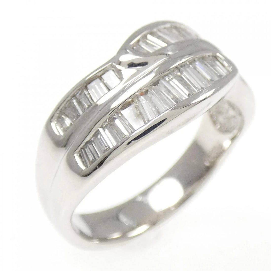PT900 DIAMOND RING: PT900 Diamond Ring Brand: Unbranded Type: Ring Material: Platinum 900, Main Stone/Creation Natural Color: Silver Size: 6.5 (US size) Accessories: None Accessories Notice: When purchasing p