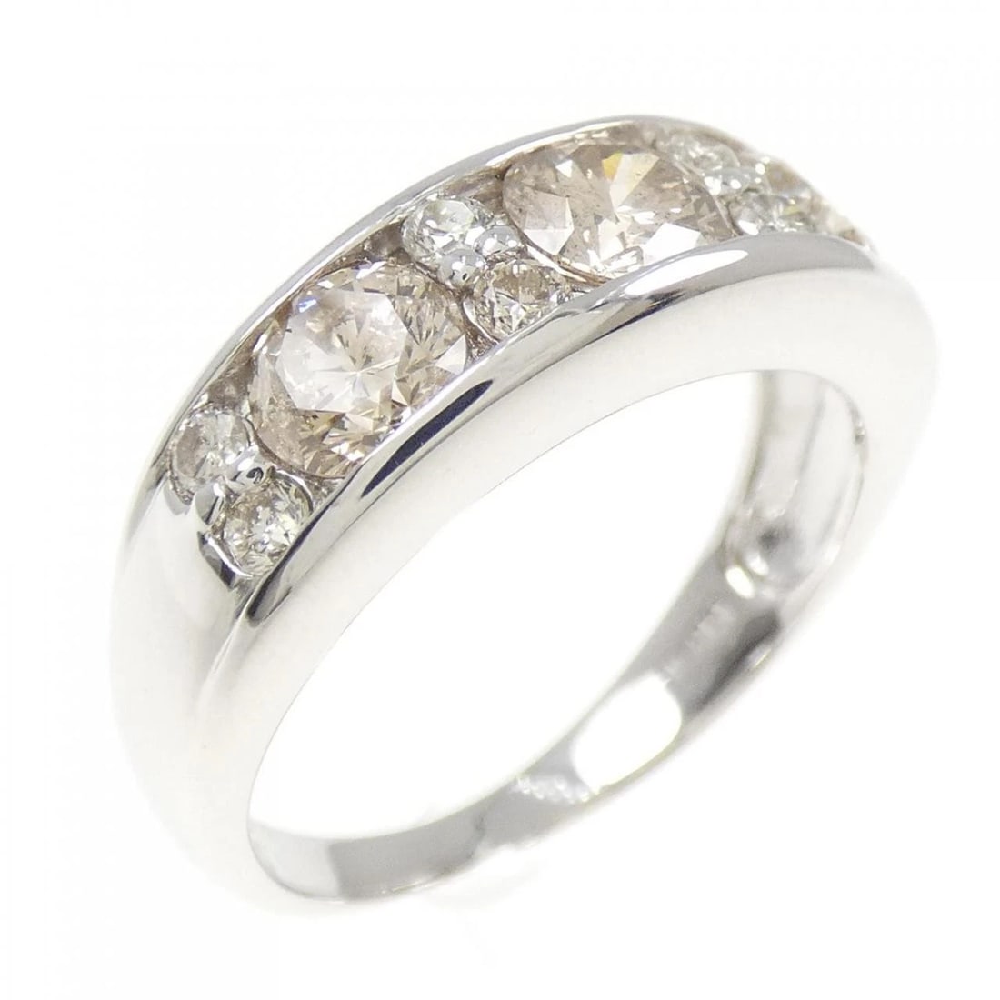 K18WG DIAMOND RING: K18WG Diamond Ring Brand: Unbranded Type: Ring Material: K18 White Gold, Main Stone/Creation Natural Color: white gold Size: 6.5-7US Accessories: None Accessories Notice: When purchasing p