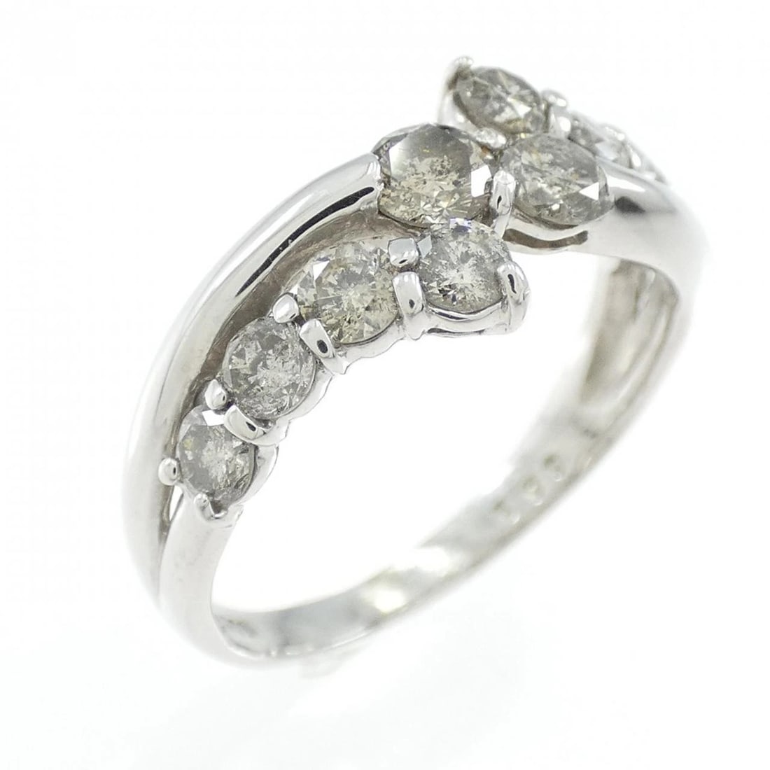 PT900 DIAMOND RING (1 of 3)