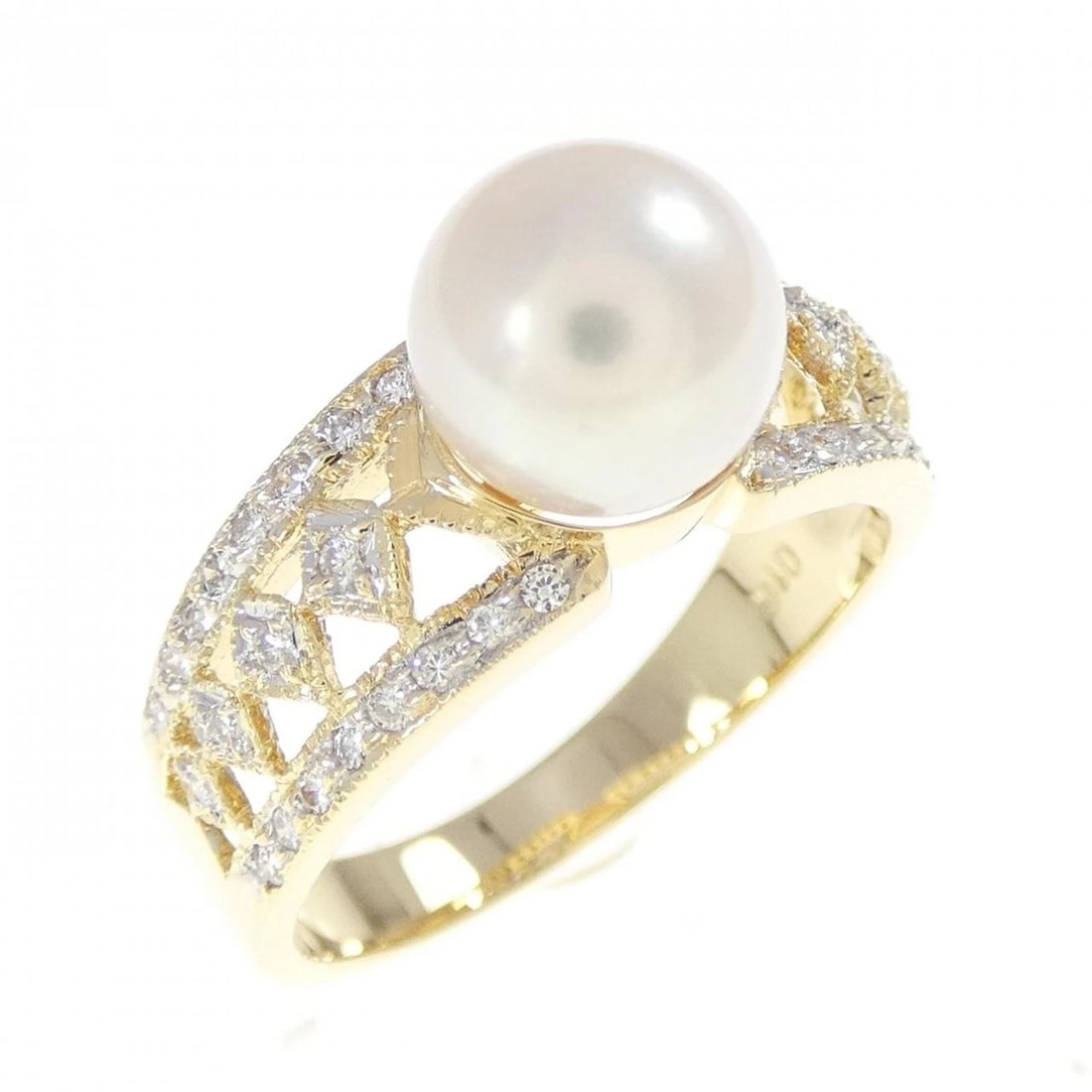 K18YG K18WG AKOYA PEARL RING: K18YG K18WG Akoya Pearl Ring Brand: Unbranded Type: Ring Material: K18 Yellow Gold K18 White Gold, Main Stone/Creation akoya pearl Color: yellow gold Size: 6.5-7US Accessories: None