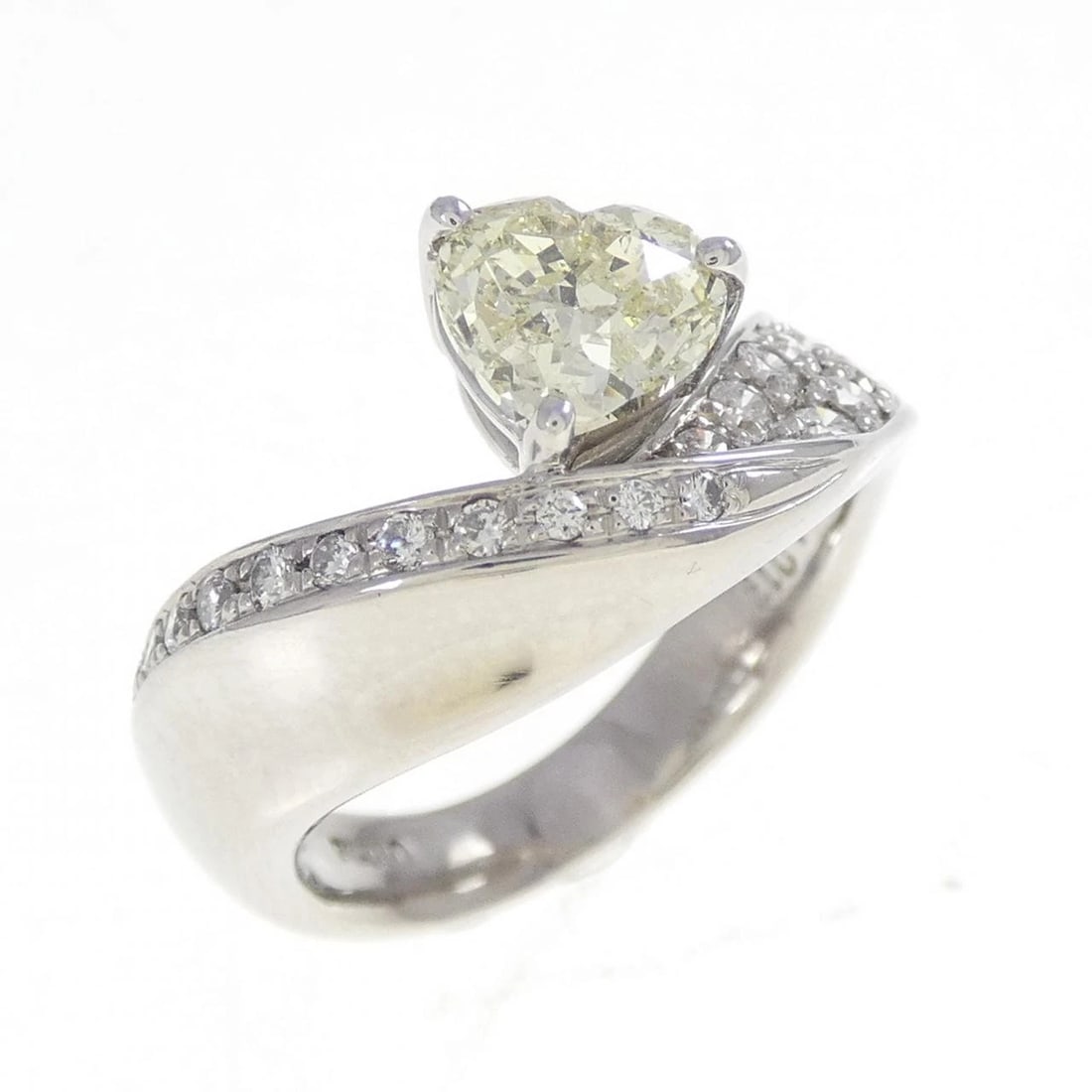 PT900 HEART DIAMOND RING: PT900 Heart Diamond Ring Brand: Unbranded Type: Ring Material: Platinum 900, Main Stone/Creation Natural Color: platinum Size: 7.5-8US Accessories: None Accessories Notice: When purchasing