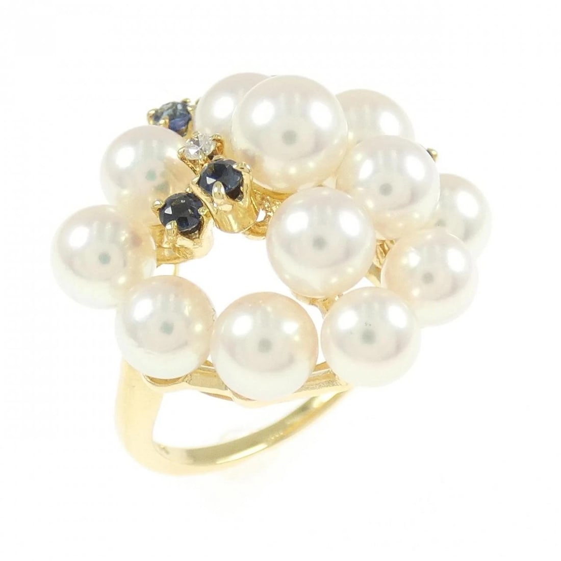 K18YG AKOYA PEARL RING: K18YG Akoya Pearl Ring Brand: Unbranded Type: Ring Material: K18 Yellow Gold, Main Stone/Creation Akoya PearlSide Stone Sapphire Natural Color: Yellow Gold Size: 3.5-4 (US size) Accessories: