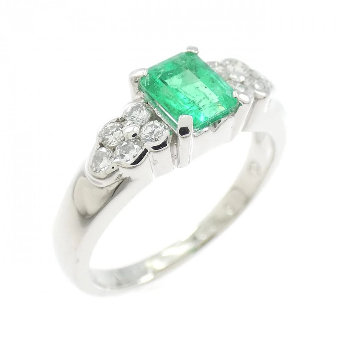 PT900 EMERALD RING: PT900 Emerald Ring Brand: Unbranded Type: Ring Material: Platinum 900, Main Stone/Creation emerald Color: platinum Size: 5US Accessories: None Accessories Notice: When purchasing pre-owned