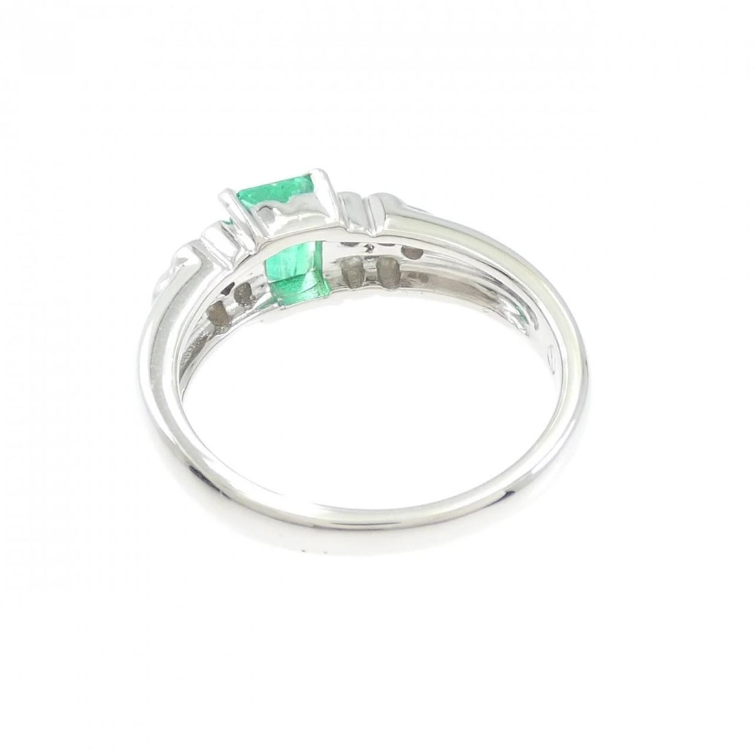 PT900 EMERALD RING - 3