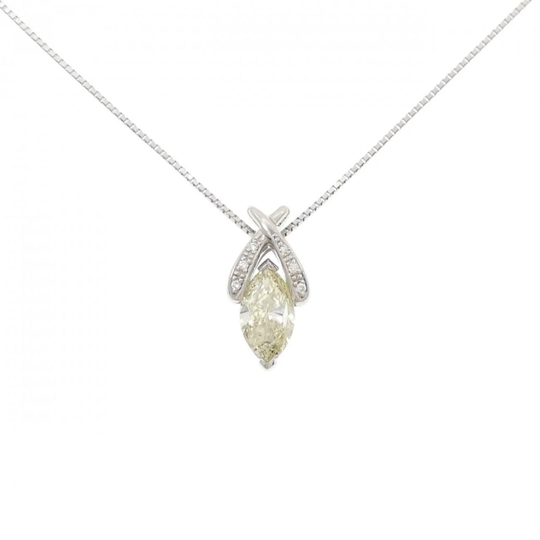 PT900 PT850 DIAMOND NECKLACE: PT900 PT850 Diamond Necklace Brand: Unbranded Type: Necklace Material: Platinum 900 Platinum 850, Main Stone/Creation Natural Color: Silver Size: 45cmActualSize Pendant top H x W: 15.6mmx7.7mm