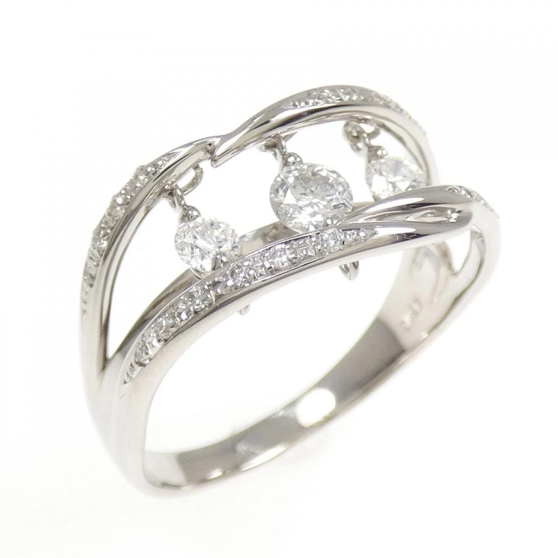 K18WG DIAMOND RING: K18WG Diamond Ring Brand: Unbranded Type: Ring Material: K18 White Gold, Main Stone/Creation Natural Color: white gold Size: 8.5US Accessories: None Accessories Notice: When purchasing