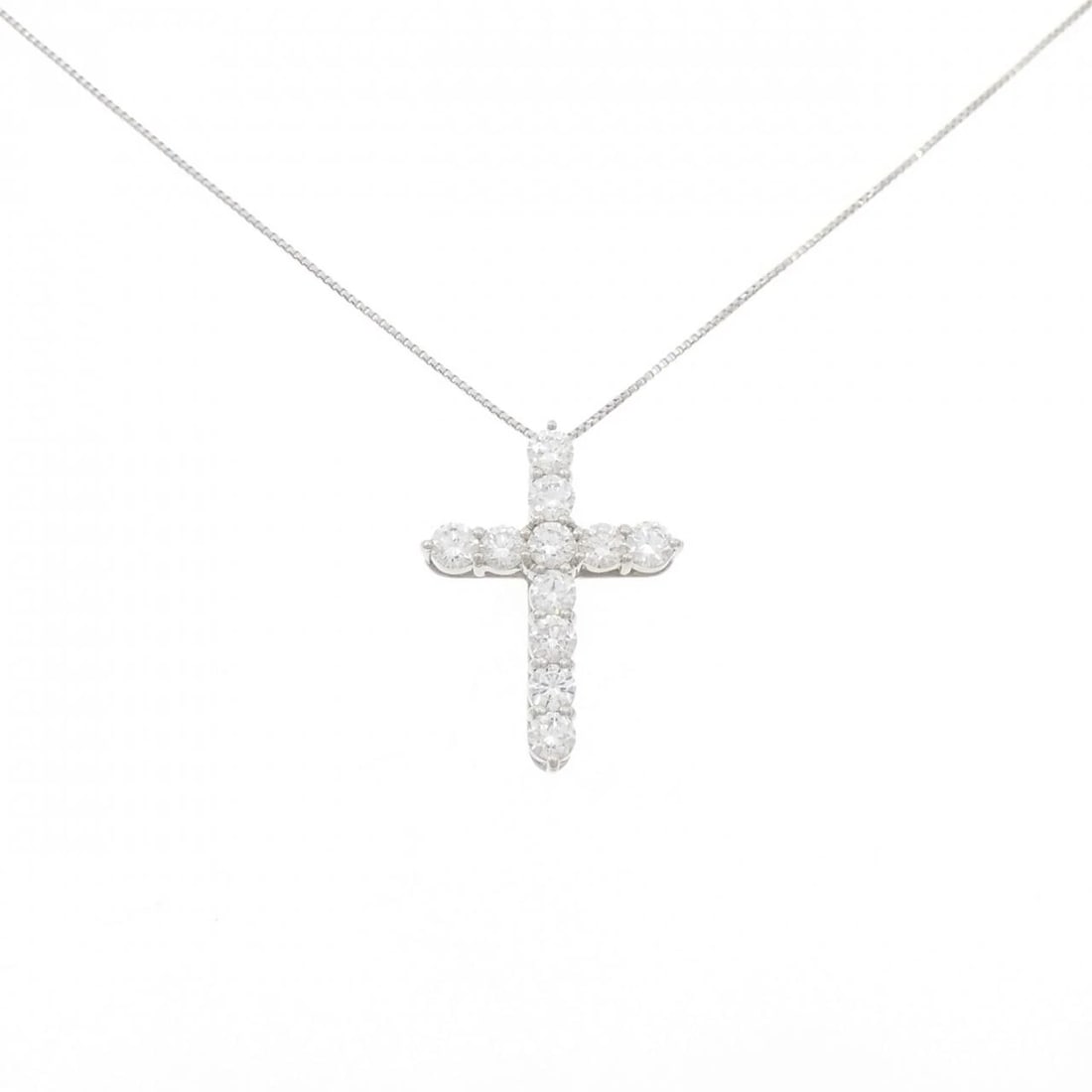 PT900 PT850 CROSS DIAMOND NECKLACE: PT900 PT850 Cross Diamond Necklace Brand: Unbranded Type: Necklace Material: Platinum 900 Platinum 850, Main Stone/Creation Natural Color: Silver Size: 45cmActualSizePendant top H x W: