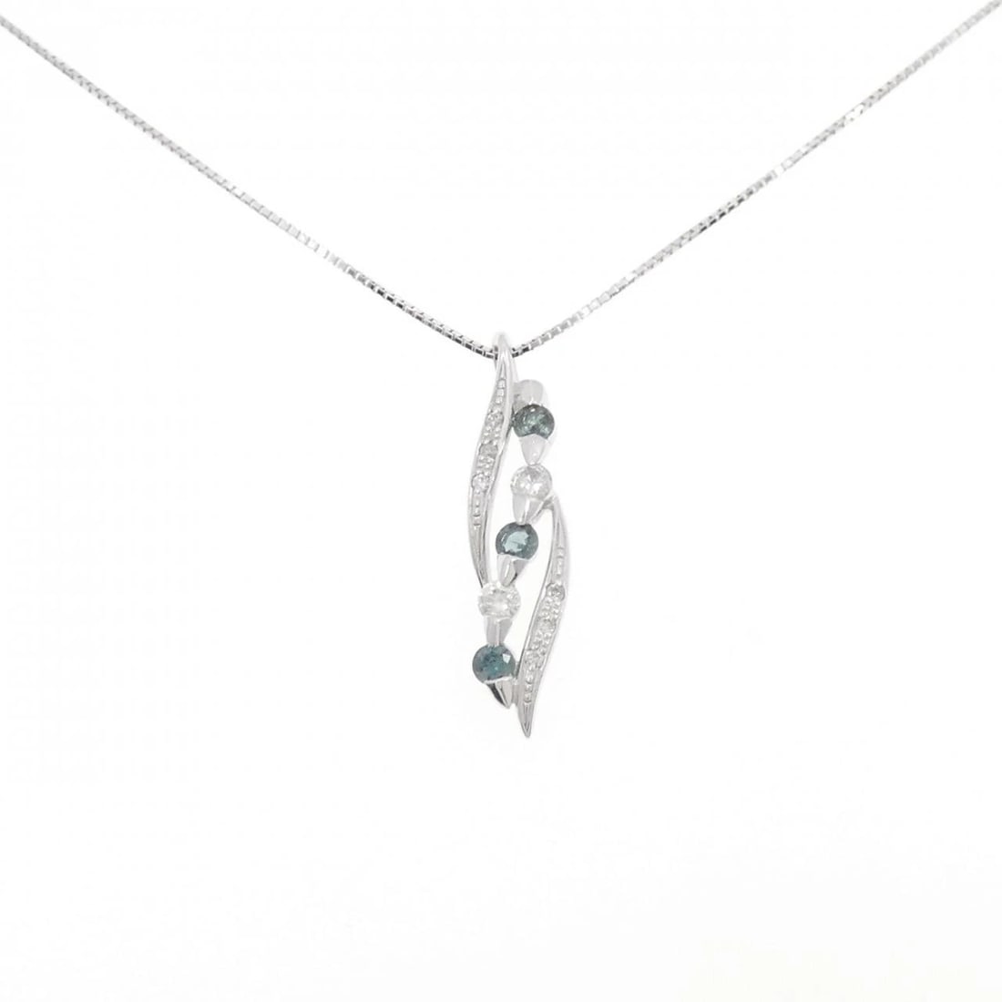 K18WG ALEXANDRITE NECKLACE: K18WG Alexandrite Necklace Brand: Unbranded Type: Necklace Material: K18 White Gold, Main Stone/Creation AlexandriteSide Stone Natural Color: White Gold Size: 45cmActualSizePendant top H x W: