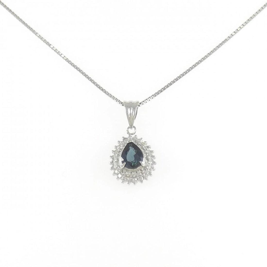 PT900 PT850 SAPPHIRE NECKLACE: PT900 PT850 Sapphire Necklace Brand: Unbranded Type: Necklace Material: Platinum 900 Platinum 850, Main Stone/Creation SapphireSide Stone Natural Color: Silver Size: 40cmActualSize Pendant top