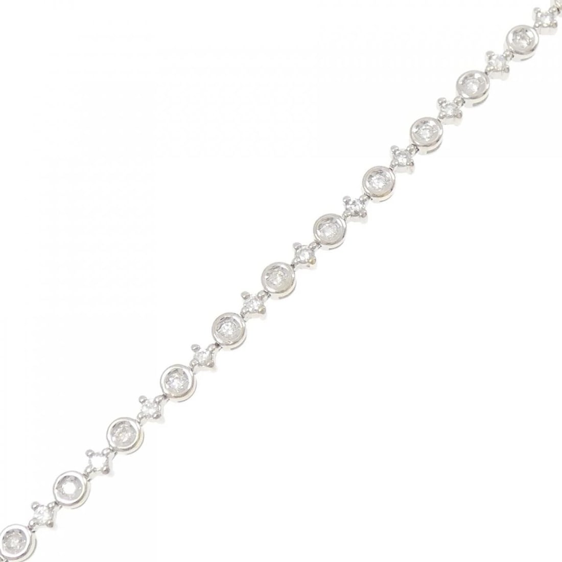 K18WG DIAMOND BRACELET: K18WG Diamond Bracelet Brand: Unbranded Type: Bracelet Material: K18 White Gold, Main Stone/Creation Natural Color: white gold Size: 18cm ActualSize Max W: 3.4mm Accessories: None Accessories