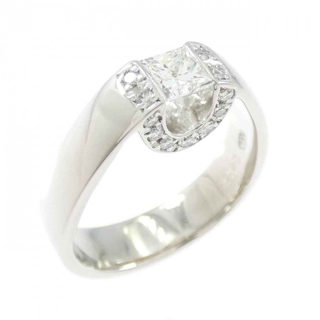 PT900 DIAMOND RING: PT900 Diamond Ring Brand: Unbranded Type: Ring Material: Platinum 900, Main Stone/Creation Natural Color: platinum Size: 5.5US Accessories: None Accessories Notice: When purchasing pre-own