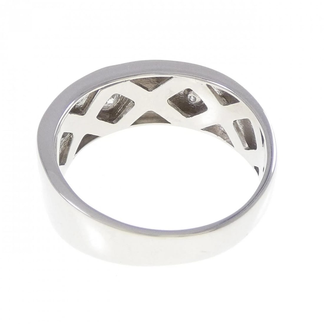 PT900 DIAMOND RING: PT900 Diamond Ring Brand: Unbranded Type: Ring Material: Platinum 900, Main Stone/Creation Natural Color: Silver Size: 11-11.5 (US size) Accessories: None Accessories Notice: When purchasing