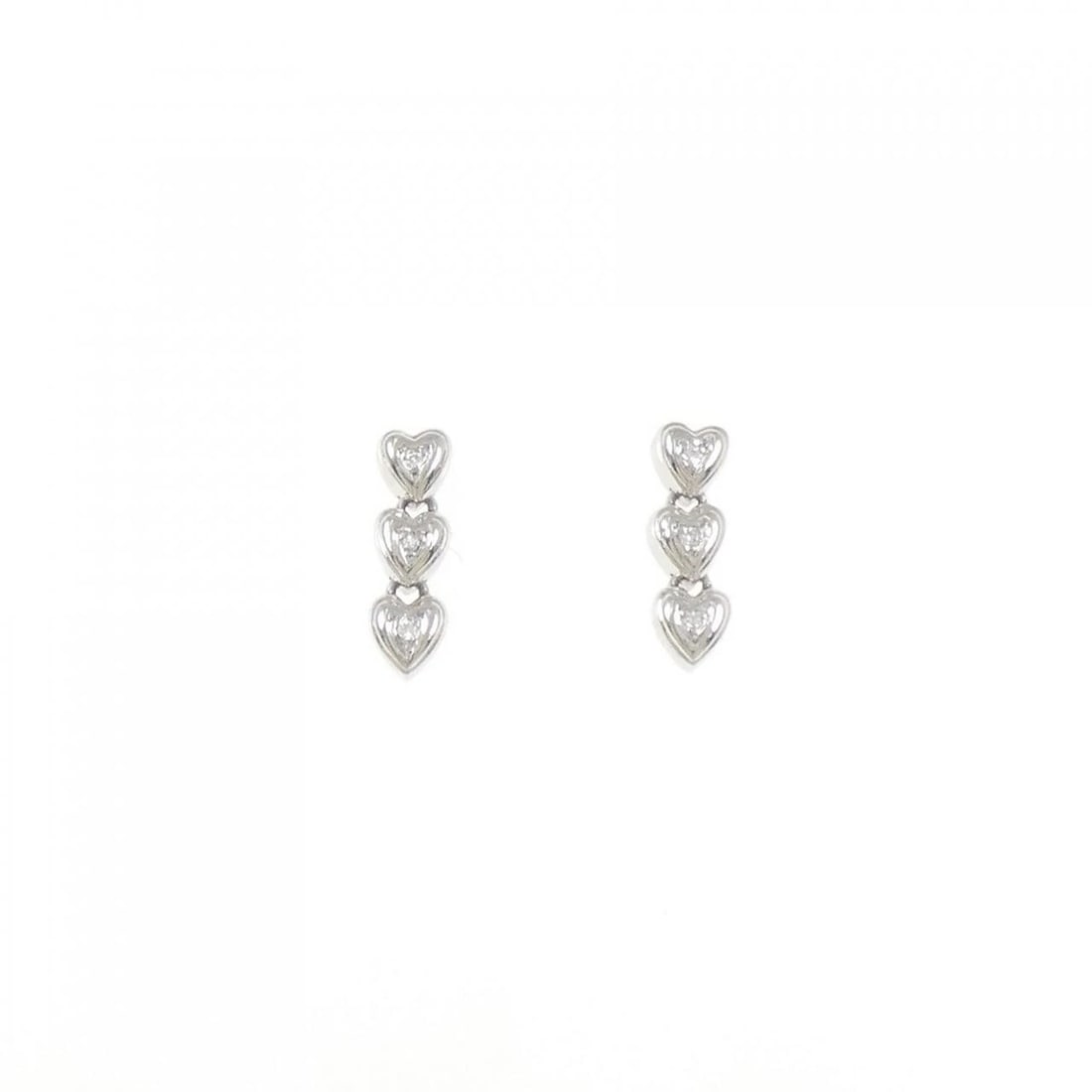 PT PT900 HEART DIAMOND EARRINGS: PT PT900 Heart Diamond Earrings Brand: Unbranded Type: Earrings Material: Platinum Platinum 900, Main Stone/Creation Natural Color: platinum Size: HxW: 13.3mmx4.3mm Accessories: None
