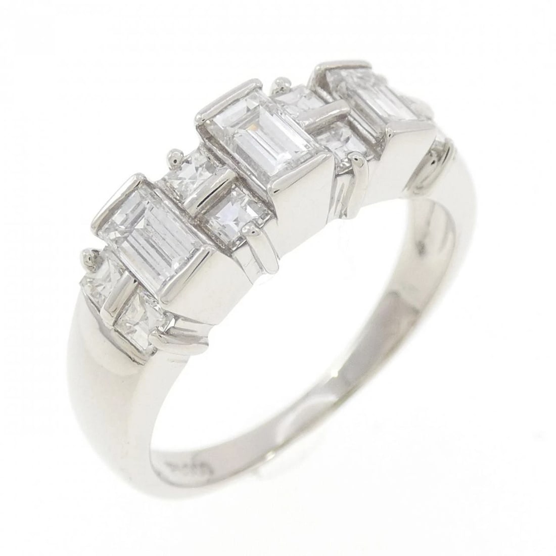 PT900 DIAMOND RING: PT900 Diamond Ring Brand: Unbranded Type: Ring Material: Platinum 900, Main Stone/Creation Natural Color: platinum Size: 6.5US Accessories: None Accessories Notice: When purchasing pre-owned