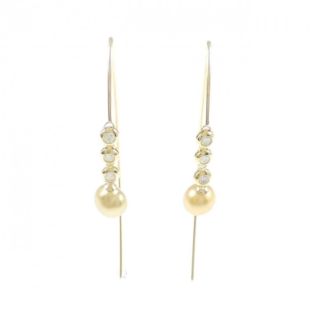K18YG SOUTH SEA PEARL EARRINGS: K18YG South Sea Pearl Earrings Brand: Unbranded Type: Earrings Material: K18 Yellow Gold, Main Stone/Creation South Sea PearlSide Stone Natural Color: Yellow Gold Size: ActualSize HxW: