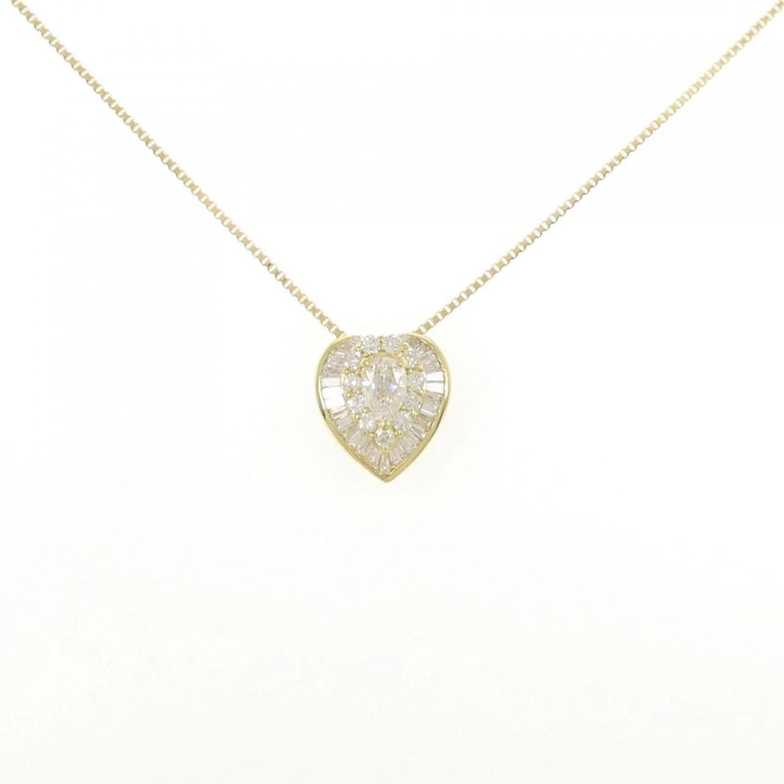 K18YG HEART DIAMOND NECKLACE: K18YG Heart Diamond Necklace Brand: Unbranded Type: Necklace Material: K18 Yellow Gold, Main Stone/Creation Natural Color: yellow gold Size: 45cm ActualSizePendant top H x W: 12.6mmx11.5mm