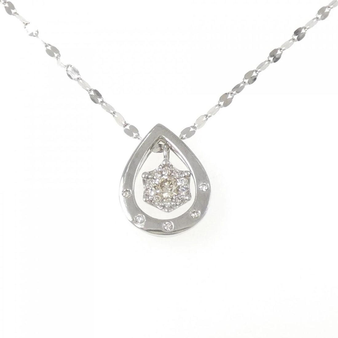 PT900 PT850 DIAMOND NECKLACE: PT900 PT850 Diamond Necklace Brand: Unbranded Type: Necklace Material: Platinum 900 Platinum 850, Main Stone/Creation Natural Color: platinum Size: 70cm ActualSizePendant top H x W: