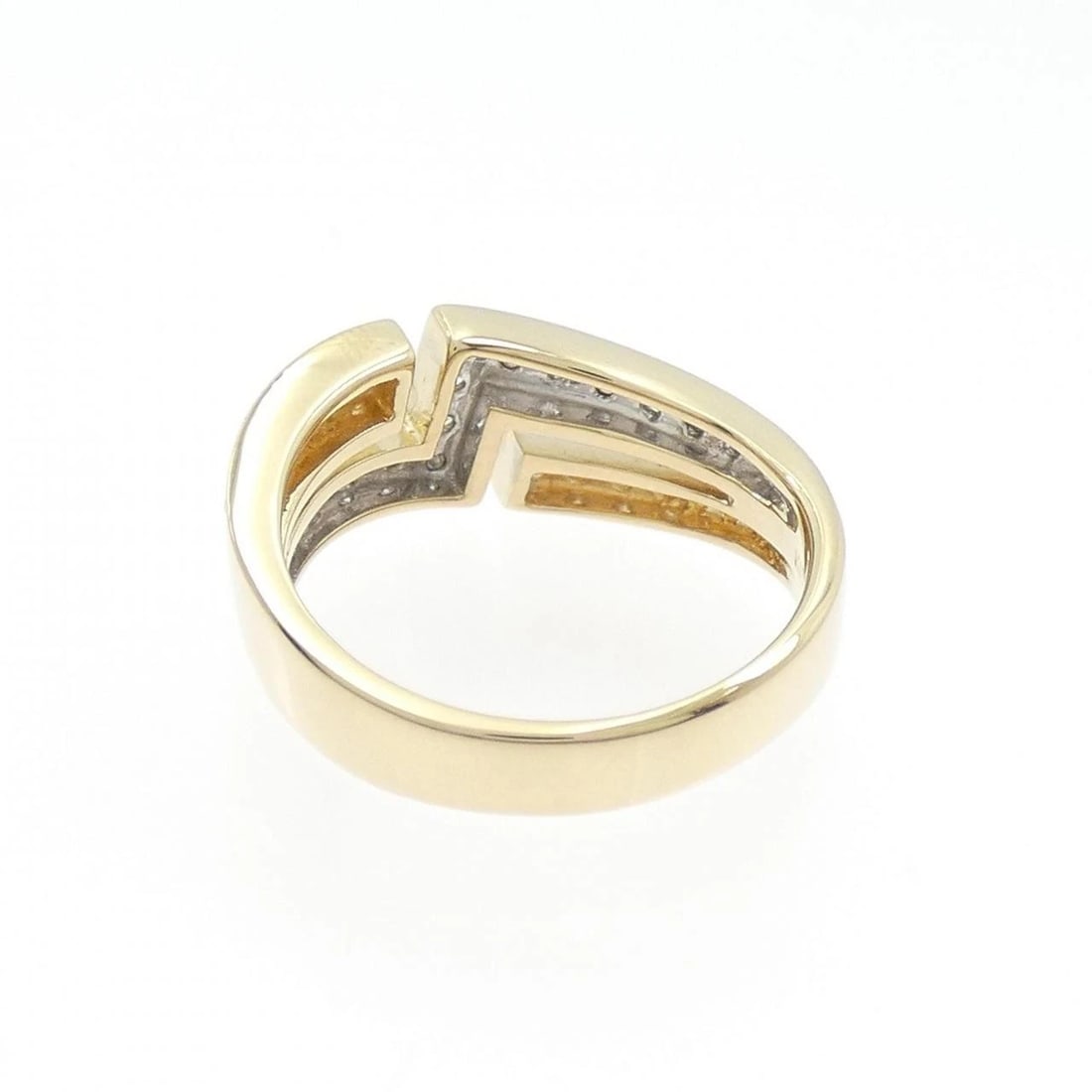 K18YG K18WG DIAMOND RING: K18YG K18WG Diamond Ring Brand: Unbranded Type: Ring Material: K18 Yellow Gold K18 White Gold, Main Stone/Creation Natural Color: Yellow Gold Size: 6.5 (US size) Accessories: None Accessories