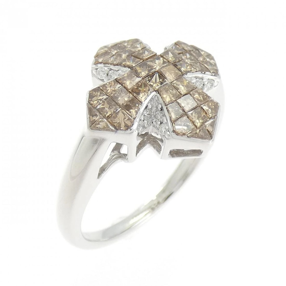 K18WG DIAMOND RING: K18WG Diamond Ring Brand: Unbranded Type: Ring Material: K18 White Gold, Main Stone/Creation Natural Color: white gold Size: 8.5US Accessories: None Accessories Notice: When purchasing