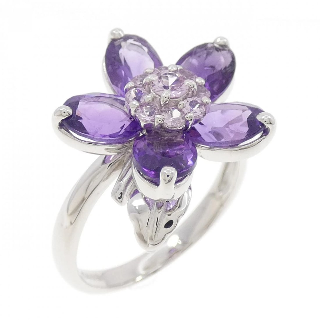 K14WG FLOWER SAPPHIRE RING: K14WG Flower Sapphire Ring Brand: Unbranded Type: Ring Material: K14 White Gold, Main Stone/Creation SApphire Color: white gold Size: 9-9.5US Accessories: None Accessories Notice: When