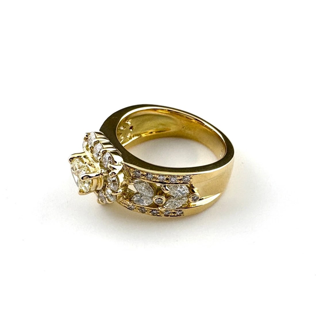 HEART MOTIF DESIGN YG YELLOWGOLD MELEE DIAMOND RING (1 of 2)