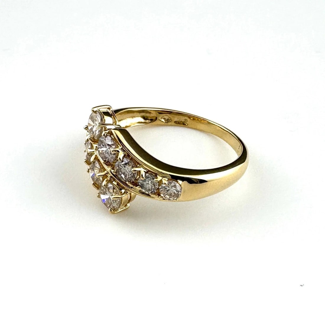 MELEE DIAMOND DESIGN YG YELLOWGOLD RING: Melee diamond design YG YellowGold Ring Brand: Unbranded Type: Ring Material: 18K, Color: Yellow Gold Size: US 6 to 6.5 Accessories: None Accessories Notice: When purchasing pre-owned goods,