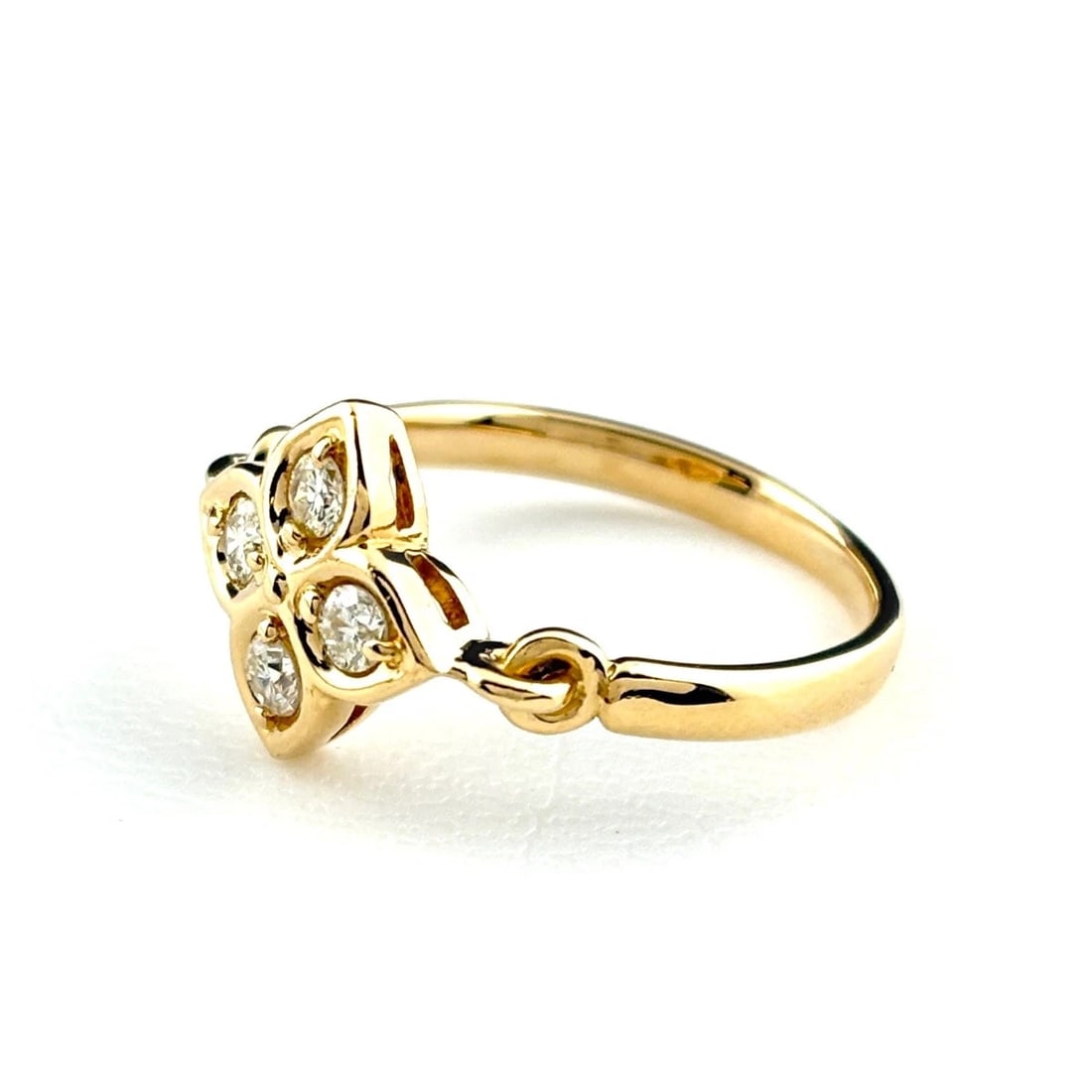 MELEE DIAMOND DESIGN YG YELLOWGOLD RING: Melee diamond design YG YellowGold Ring Brand: Unbranded Type: Ring Material: 18K, Color: Yellow Gold Size: US 5.5 Accessories: None Accessories Notice: When purchasing pre-owned goods,