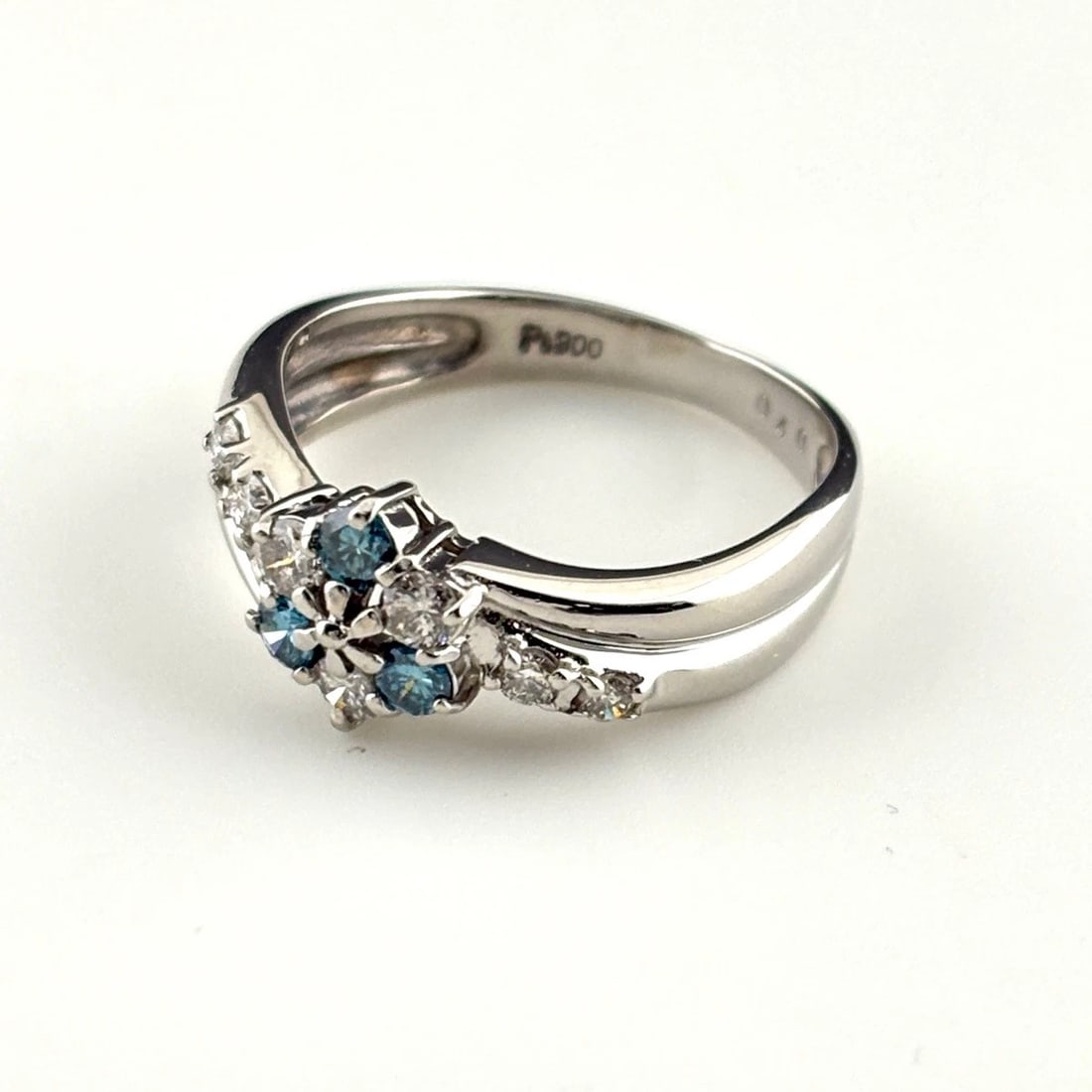 MELEE DIAMOND DESIGN RING PLATINUM TREATMENT DIAMOND: Melee diamond design Ring Platinum treatment diamond Brand: Unbranded Type: Ring Material: Pt900, Color: Platinum Size: US 6 Accessories: None Accessories Notice: When purchasing pre-owned