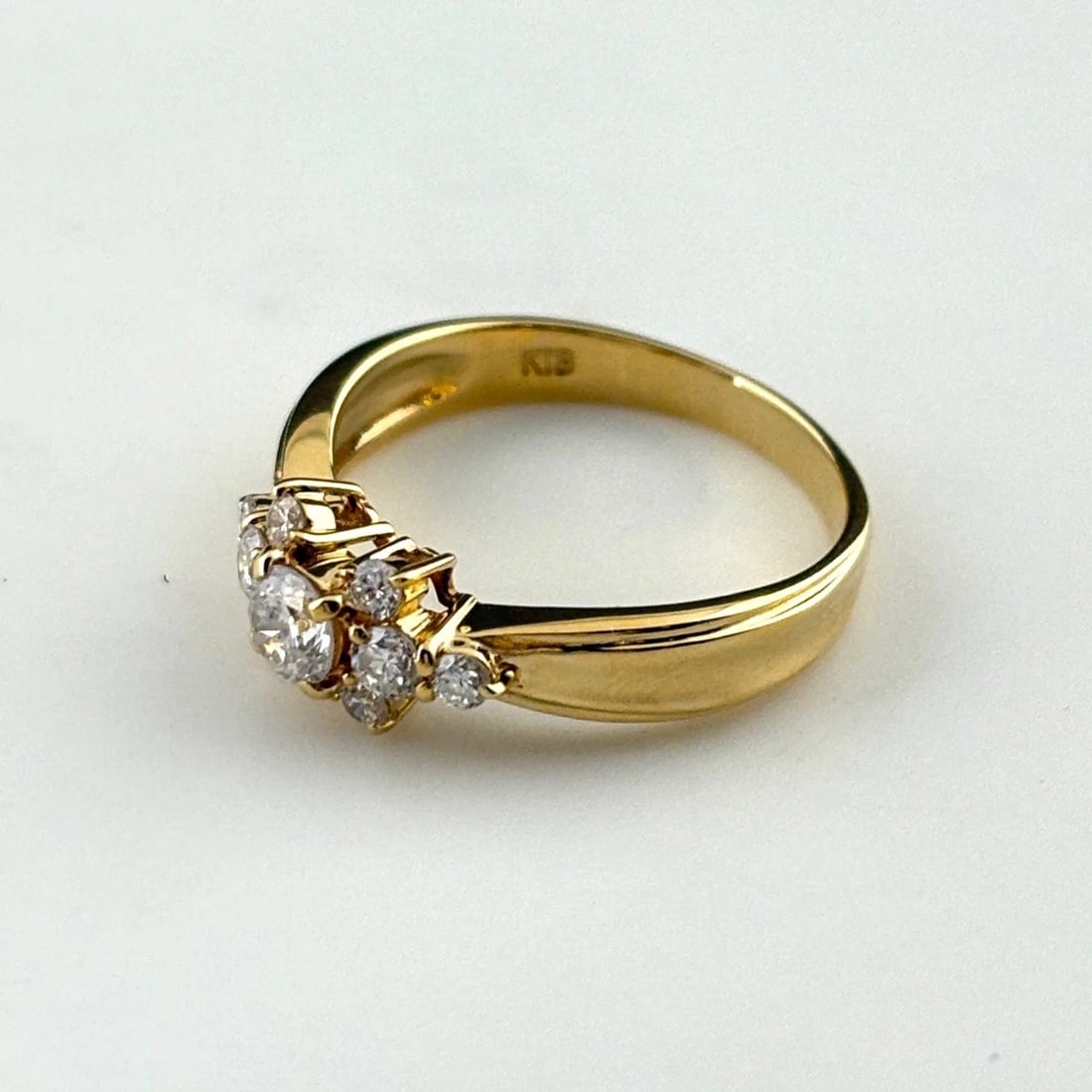 MELEE DIAMOND DESIGN RING YG YELLOWGOLD: Melee diamond design ring YG YellowGold Brand: Unbranded Type: Ring Material: 18K, Color: Yellow Gold Size: US 6 Accessories: None Accessories Notice: When purchasing pre-owned goods, plea
