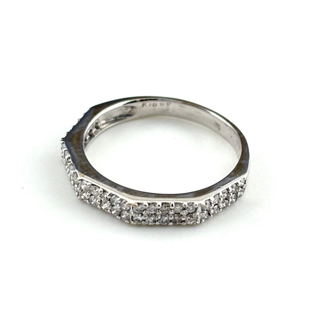 MELEE DIAMOND DESIGN RING WG WHITEGOLD: Melee diamond design ring WG WhiteGold Brand: Unbranded Type: Ring Material: 18K, Color: White Gold Size: US 7 to 7.5 Accessories: None Accessories Notice: When purchasing pre-owned goods,