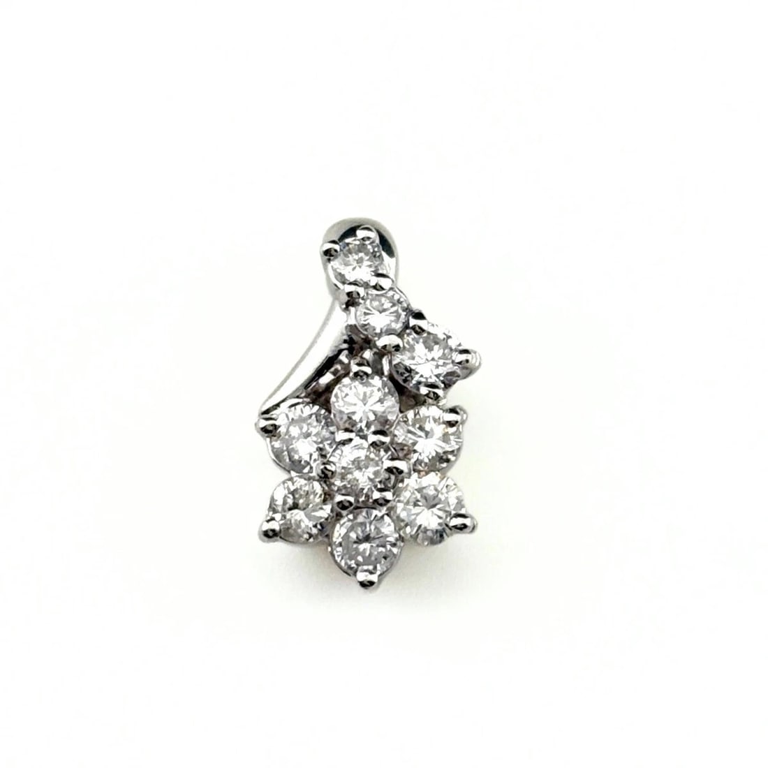 MELEE DIAMOND DESIGN PENDANT HEAD PLATINUM: Melee diamond design pendant head Platinum Brand: Unbranded Type: Pendant Head Material: Pt900, Color: Platinum Size: Pendant size 14.0×7.8mm(0.6") Inside diameter of the bail