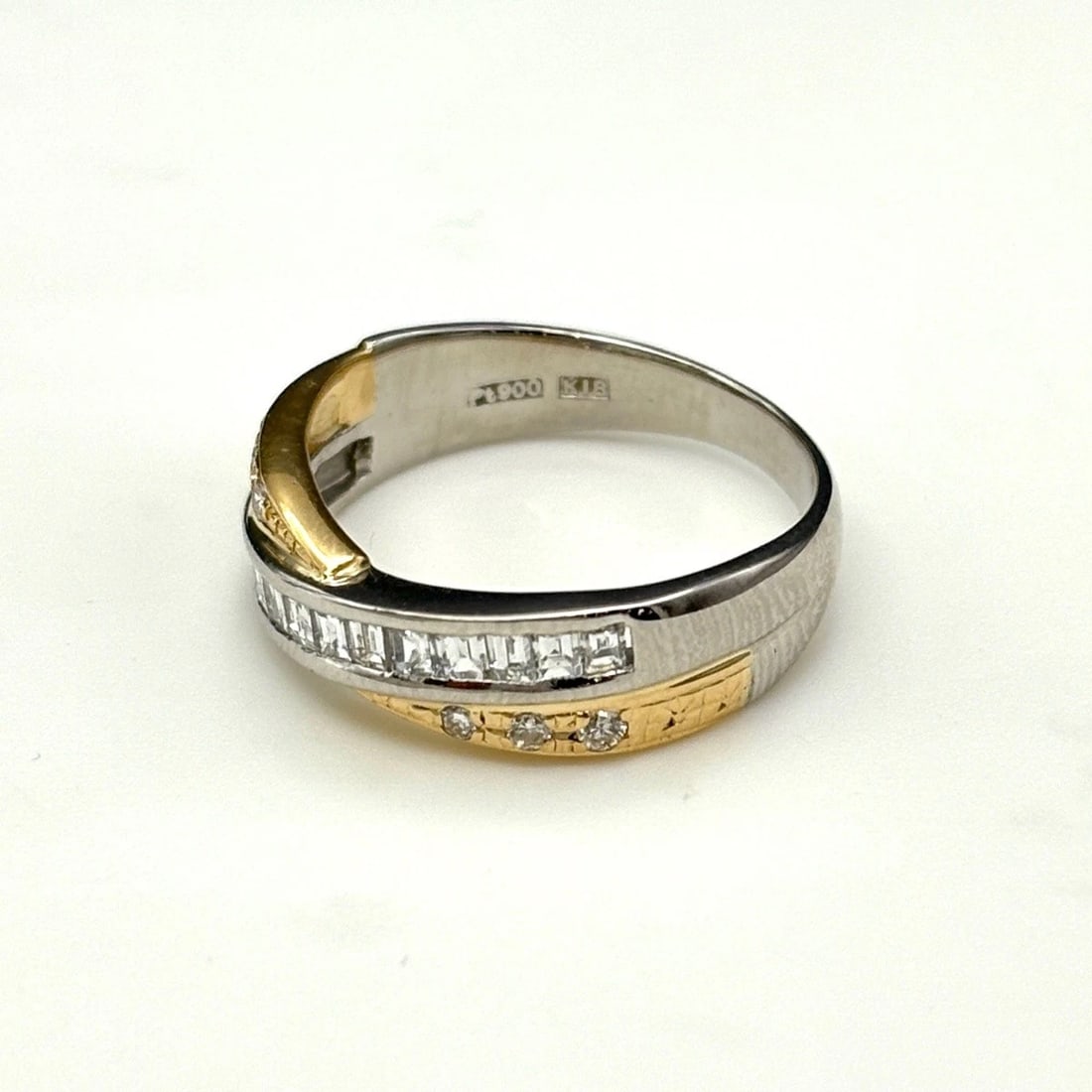 MELEE DIAMOND DESIGN RING PLATINUM YG YELLOWGOLD MELEE DIAMOND: Melee diamond design Ring Platinum YG YellowGold Melee diamond Brand: Unbranded Type: Ring Material: Pt900, Color: Yellow Gold Size: US 6.5 Accessories: None Accessories Notice: When purch