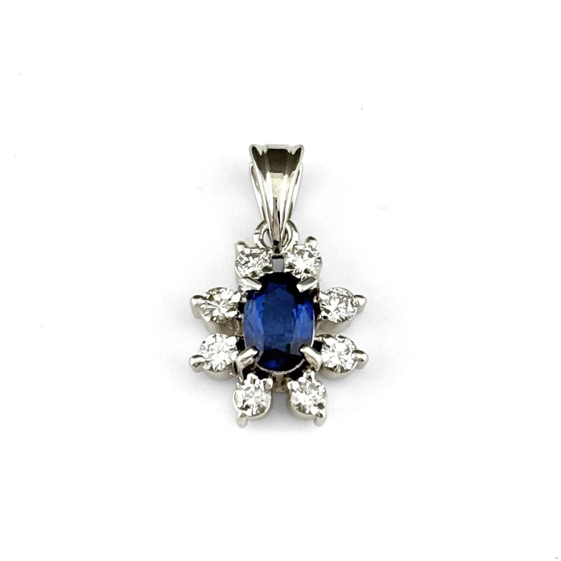 SAPPHIRE PENDANT HEAD PLATINUM MELEE DIAMOND: Sapphire Pendant Head Platinum Melee diamond Brand: Unbranded Type: Pendant Head Material: Pt900, Main Stone/Creation Sapphire Color: Platinum Size: Total length of the pendant head including a ba
