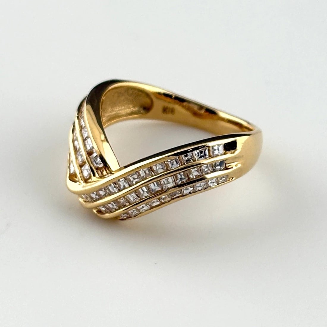 MELEE DIAMOND DESIGN RING YG YELLOWGOLD: Melee diamond design ring YG YellowGold Brand: Unbranded Type: Ring Material: 18K, Color: Yellow Gold Size: US 6.5 Accessories: None Accessories Notice: When purchasing pre-owned goods, pl