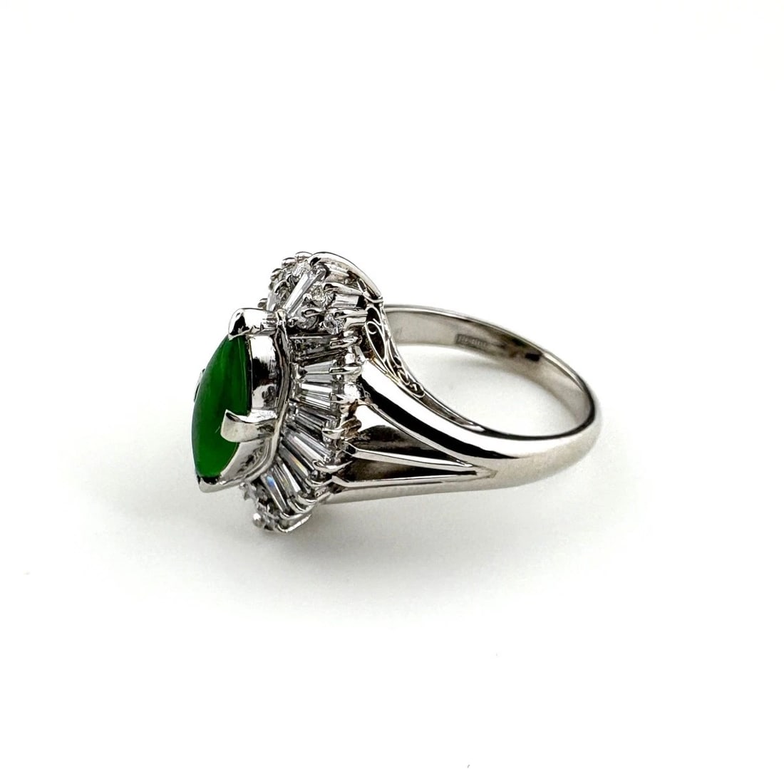 JADE DESIGN RING PLATINUM MELEE DIAMOND PT900: jade design Ring Platinum Melee diamond Pt900 Brand: Unbranded Type: Ring Material: Pt900, Color: Platinum Size: US 6.5 to 7 Accessories: None Accessories Notice: When purchasing pre-owned