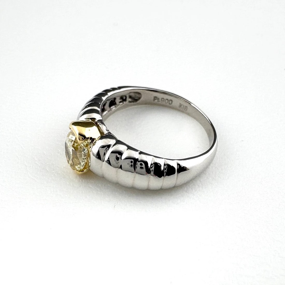 MELEE DIAMOND DESIGN PLATINUM YG YELLOWGOLD RING PT900 (1 of 2)