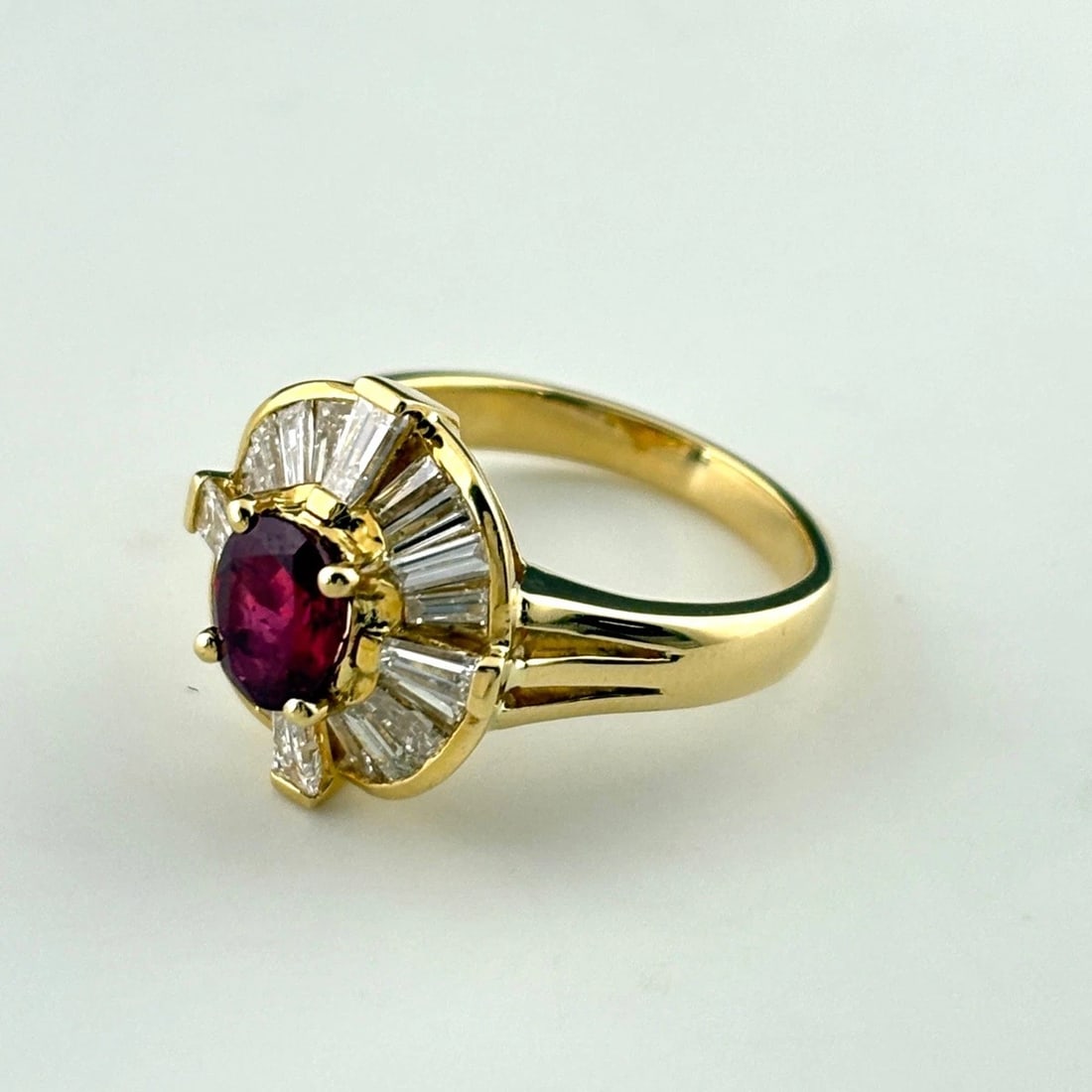 RUBY DESIGN RING YG YELLOWGOLD RING 18K RUBY DIAMOND: ruby design ring YG YellowGold Ring 18K Ruby diamond Brand: Unbranded Type: Ring Material: 18K, Main Stone/Creation Ruby Color: Yellow Gold Size: US 6.5 to 7 Accessories: None Accessories