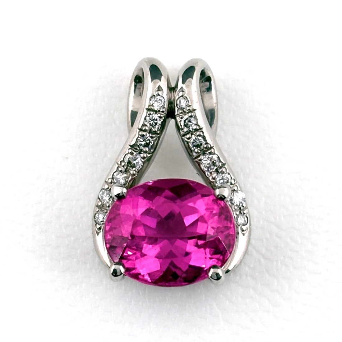 PINK TOURMALINE PENDANT HEAD WG WHITEGOLD MELEE DIAMOND PENDANT HEAD: Pink Tourmaline Pendant Head WG WhiteGold Melee diamond Pendant Head Brand: Unbranded Type: Pendant Head Material: 18K, Main Stone/Creation Pink Tourmaline Color: White Gold Size: Pendant size