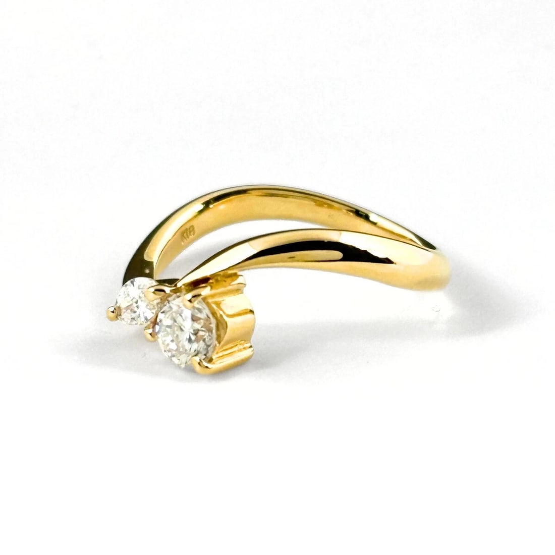 MELEE DIAMOND DESIGN YG YELLOWGOLD RING: Melee diamond design YG YellowGold Ring Brand: Unbranded Type: Ring Material: 18K, Color: Yellow Gold Size: US 6 Accessories: None Accessories Notice: When purchasing pre-owned goods, please