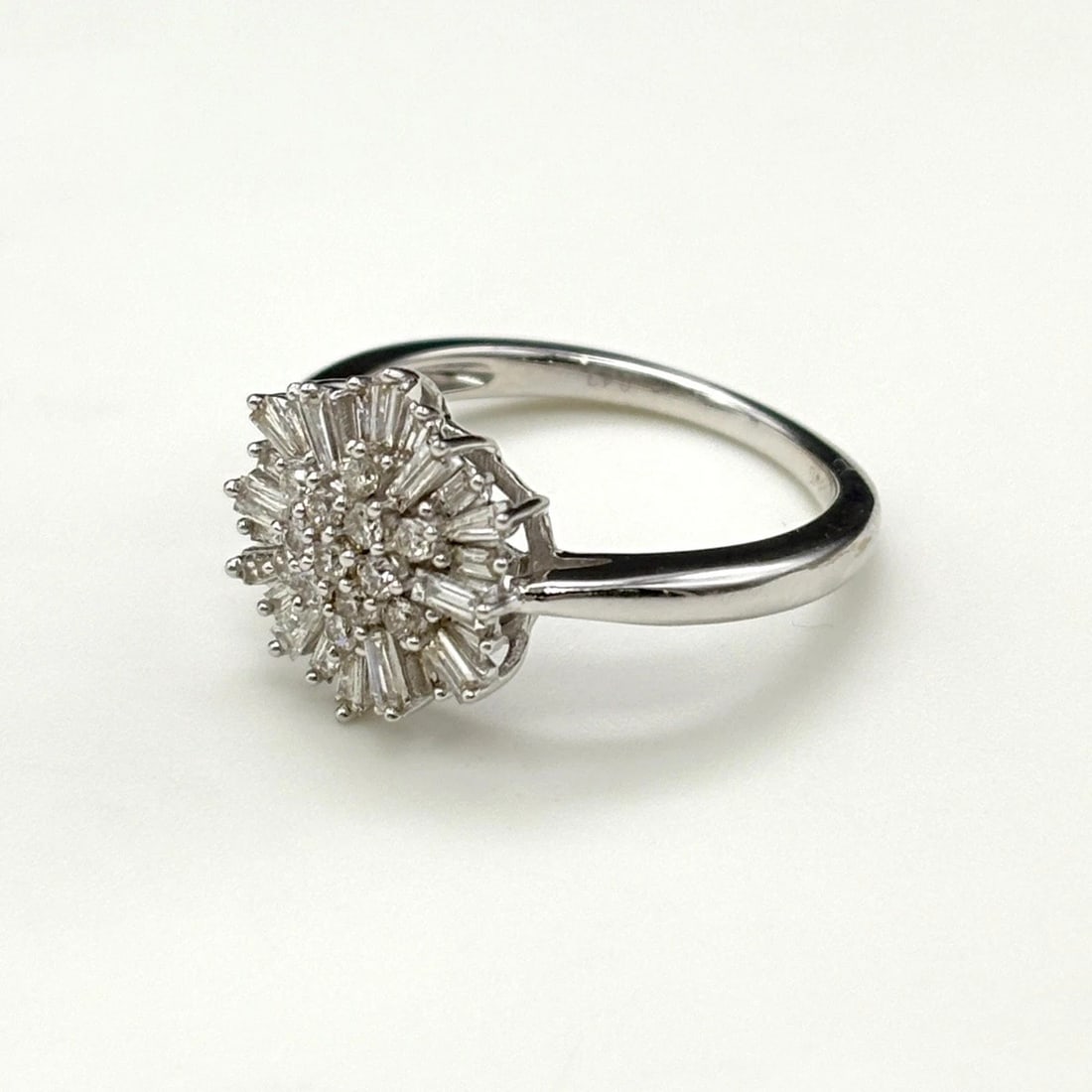 MELEE DIAMOND DESIGN WG WHITEGOLD RING 18K WG: Melee diamond design WG WhiteGold Ring 18K WG Brand: Unbranded Type: Ring Material: 18K, Color: White Gold Size: US 5.5 to 6 Accessories: None Accessories Notice: When purchasing pre-owned